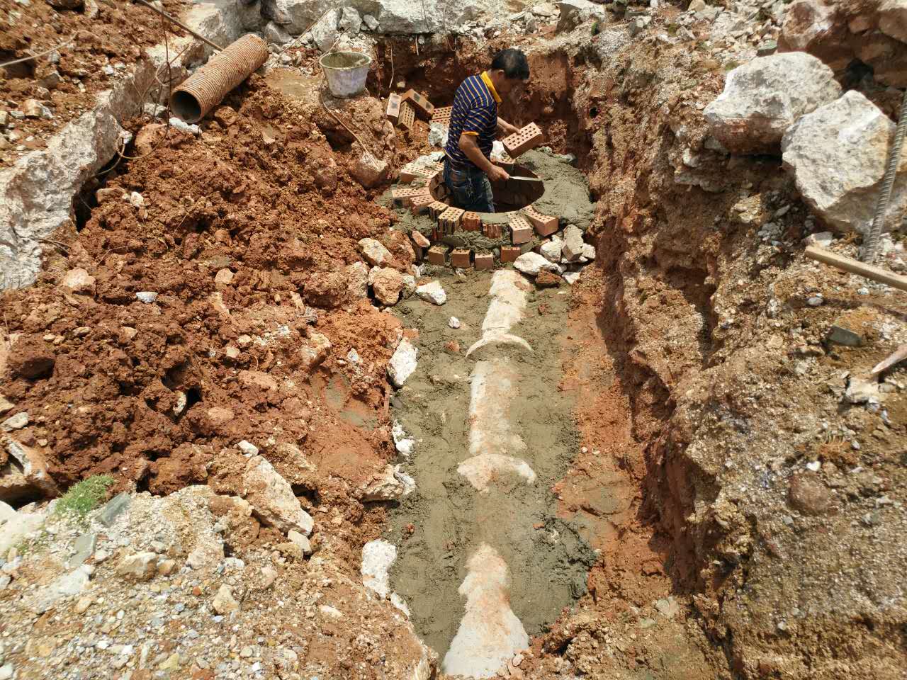 安装各类管道(家用自来水管.下水管.排污管)
